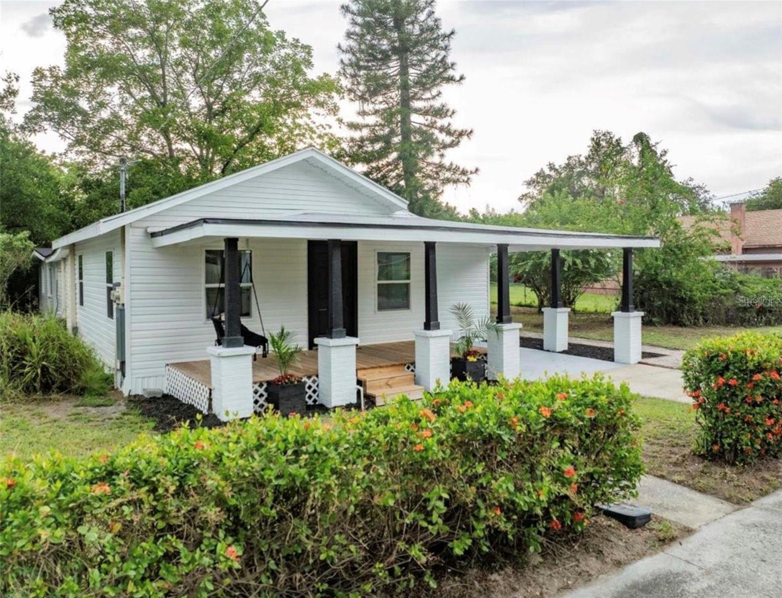 Image 2 of 21 For 412 Oak Street