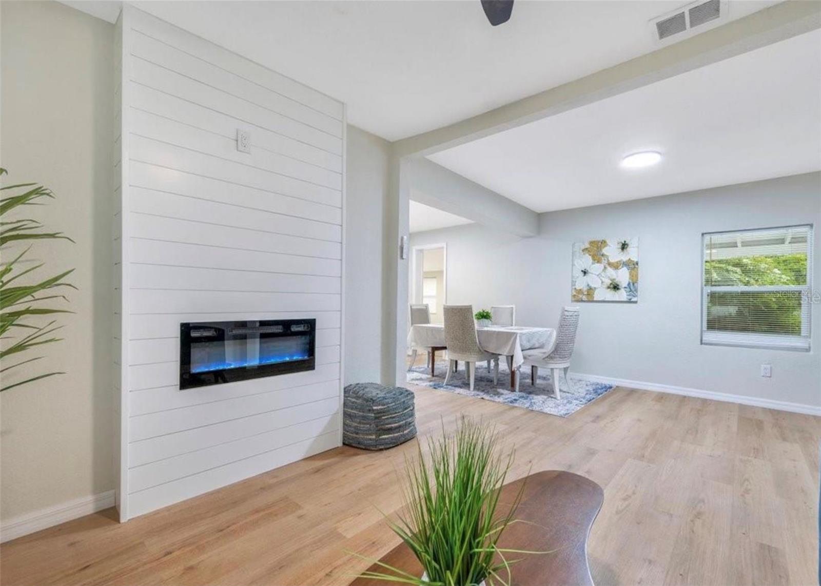 Image 7 of 21 For 412 Oak Street