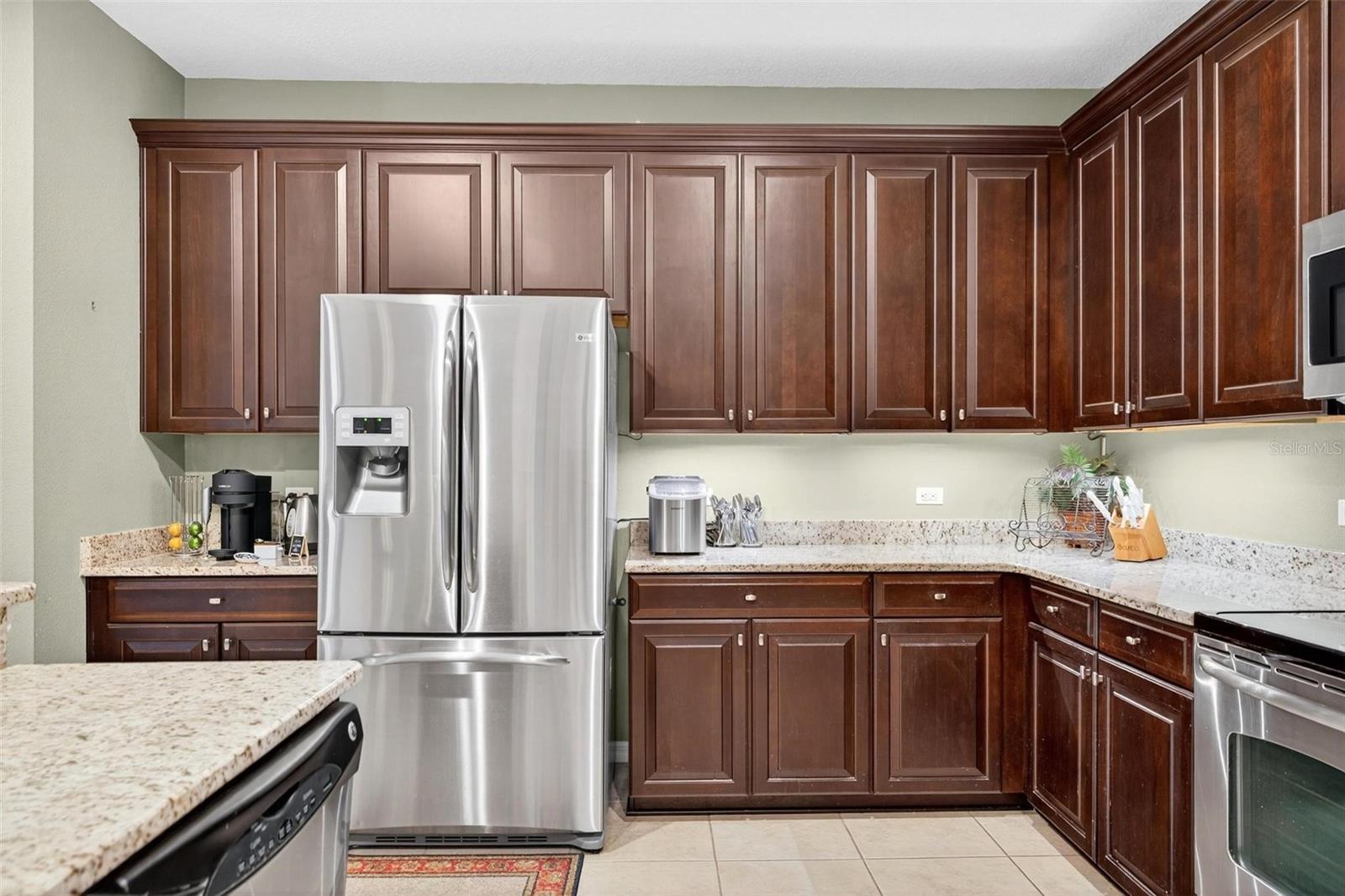 Image 14 of 70 For 3046 Falconhill Drive