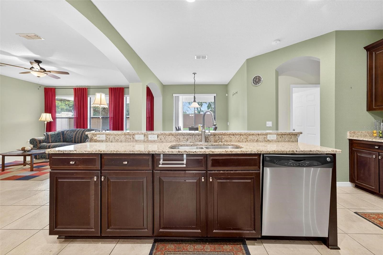 Image 16 of 70 For 3046 Falconhill Drive