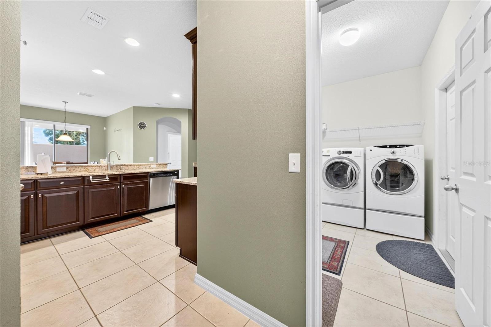 Image 19 of 70 For 3046 Falconhill Drive