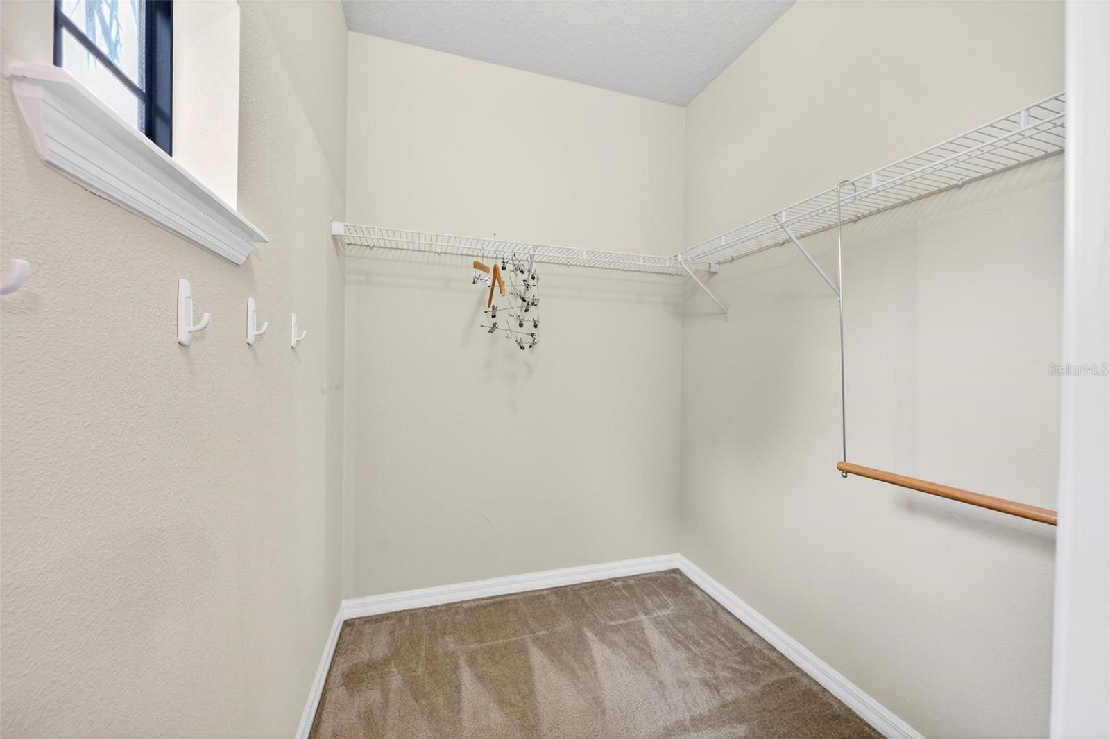 Image 48 of 70 For 3046 Falconhill Drive