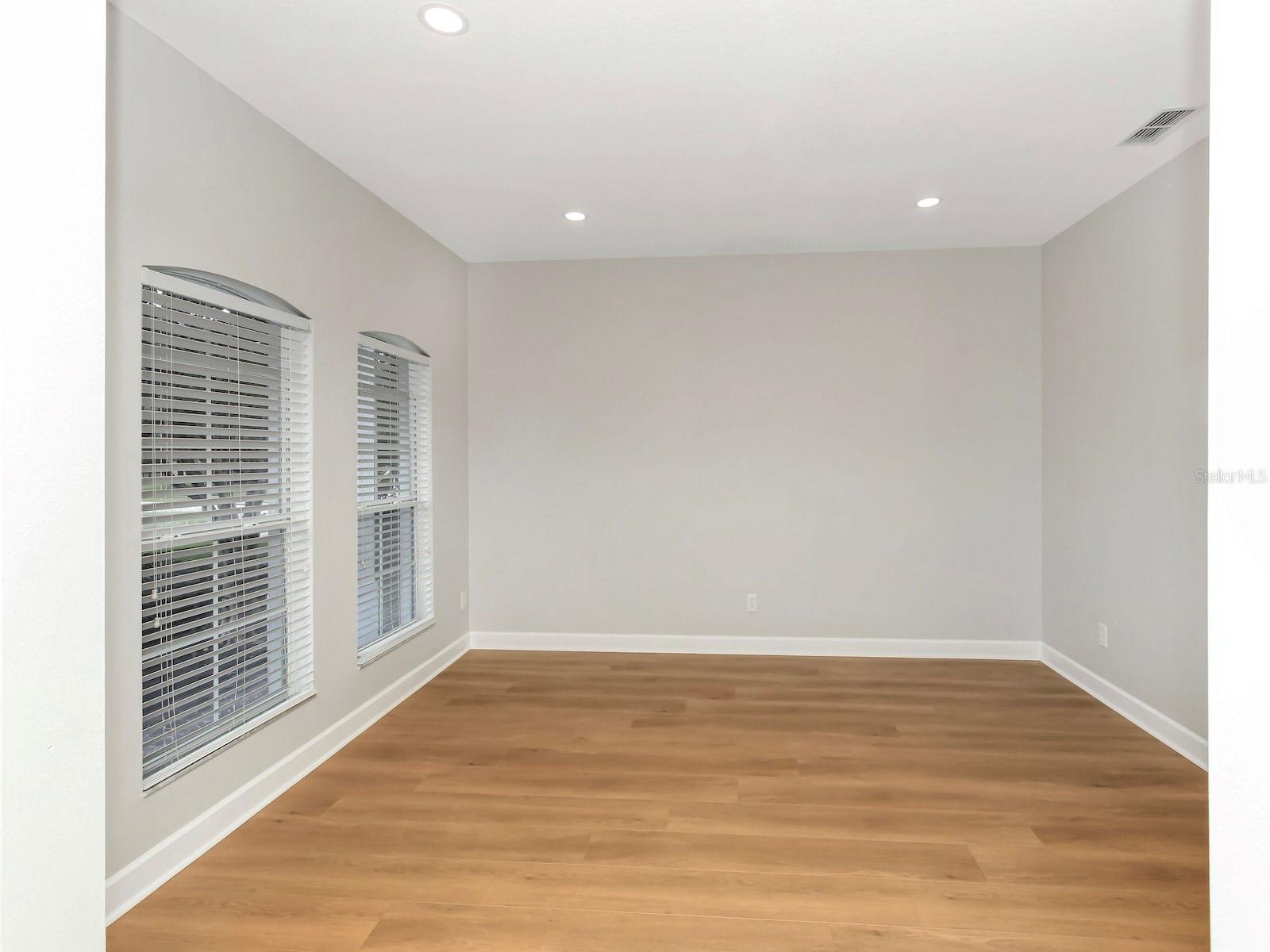 Image 28 of 49 For 889 Rock Creek Street