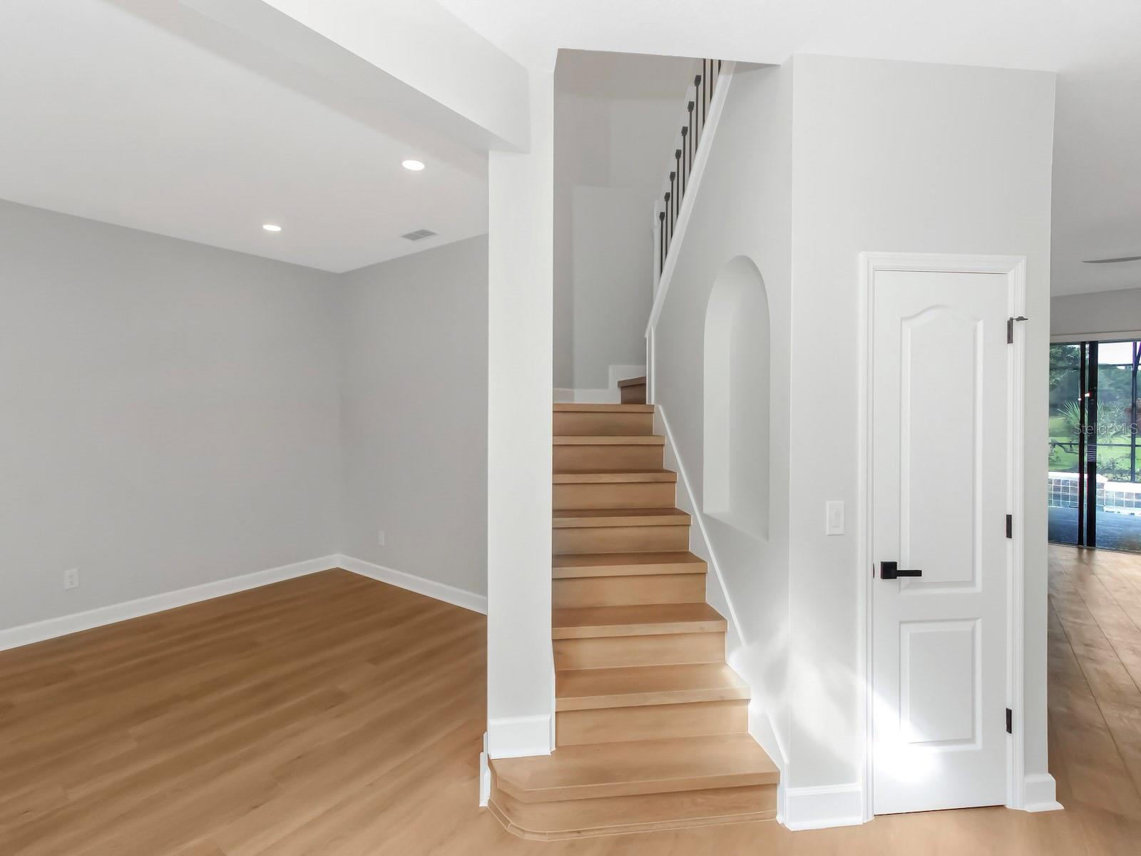 Image 29 of 49 For 889 Rock Creek Street