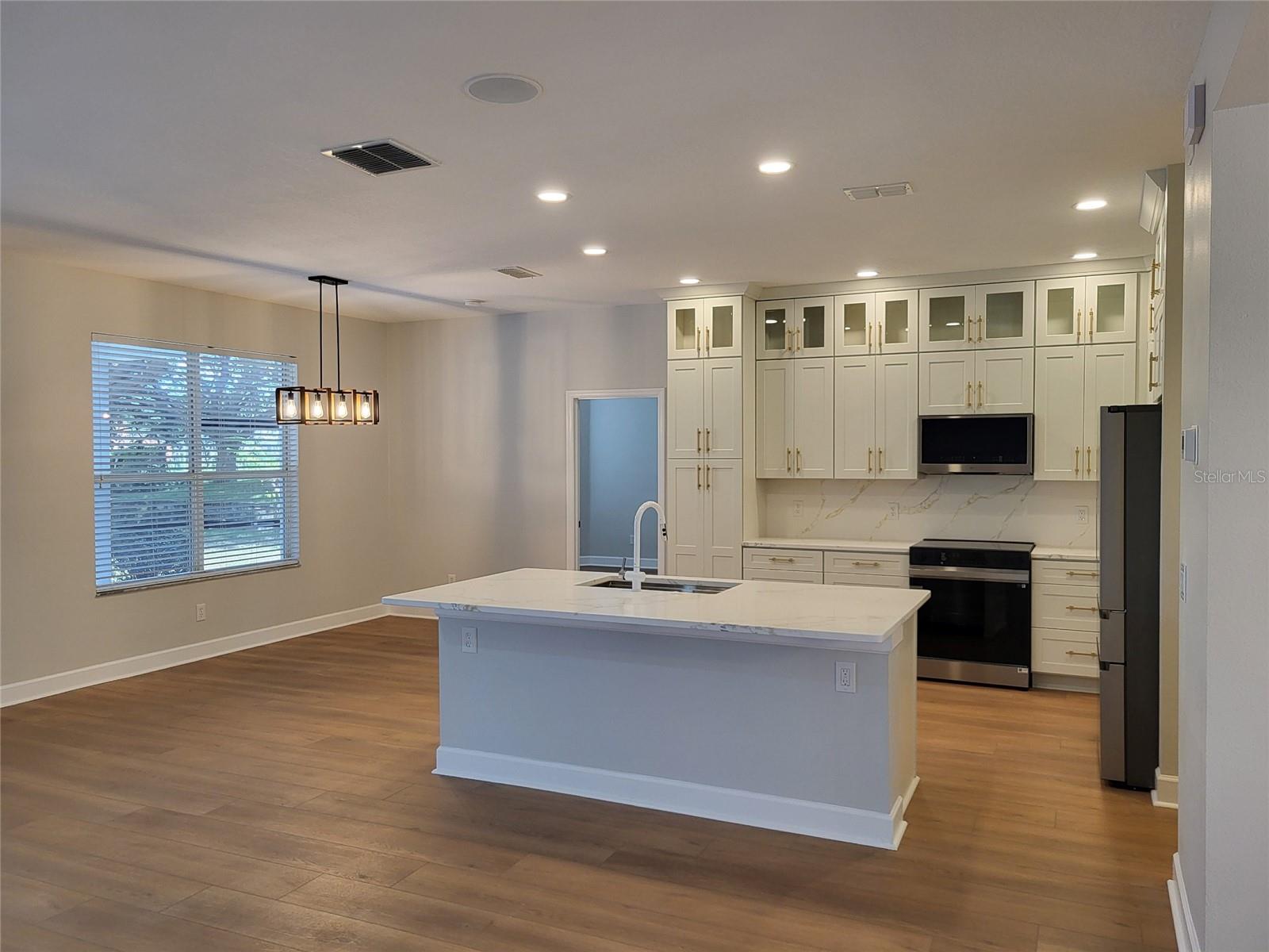 Image 3 of 24 For 889 Rock Creek Street