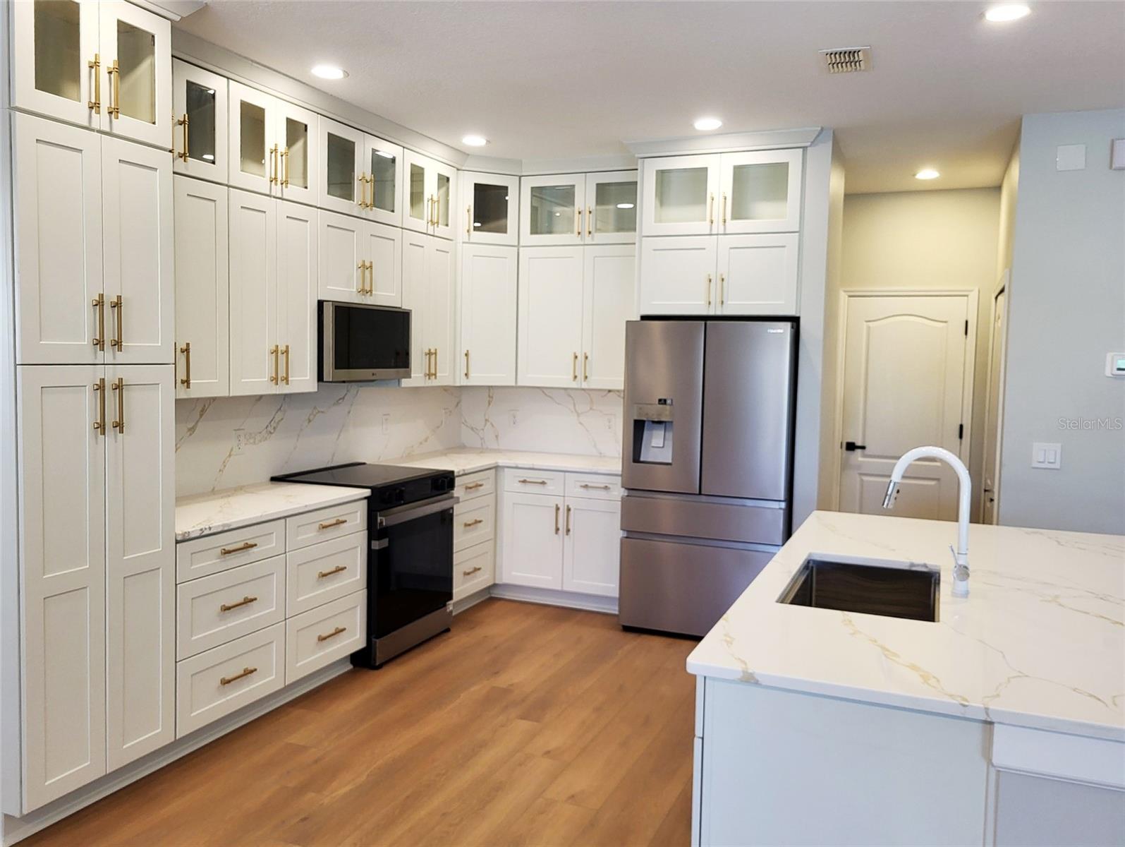 Image 5 of 24 For 889 Rock Creek Street