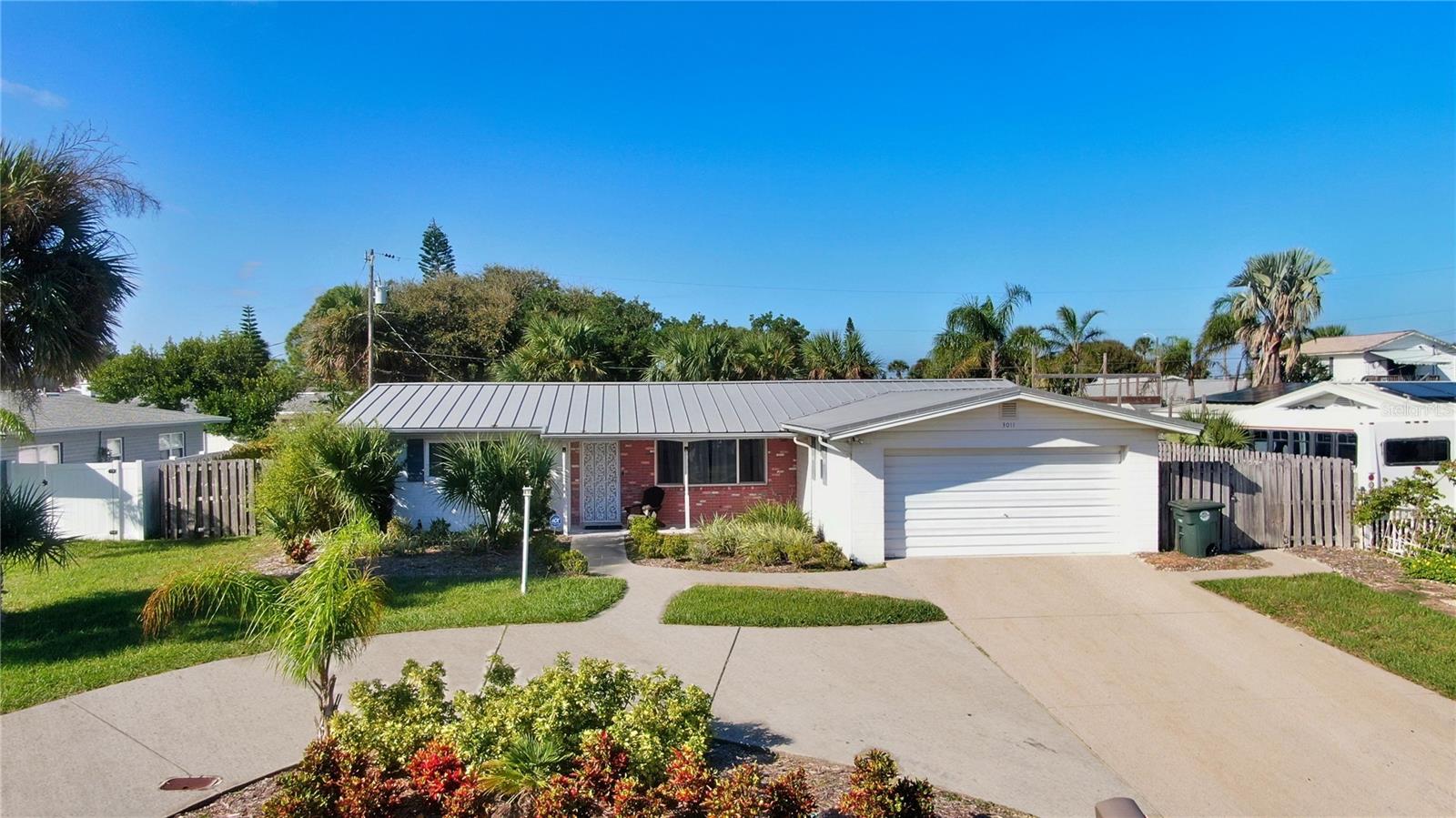 Image 2 of 35 For 3011 Oleander Avenue