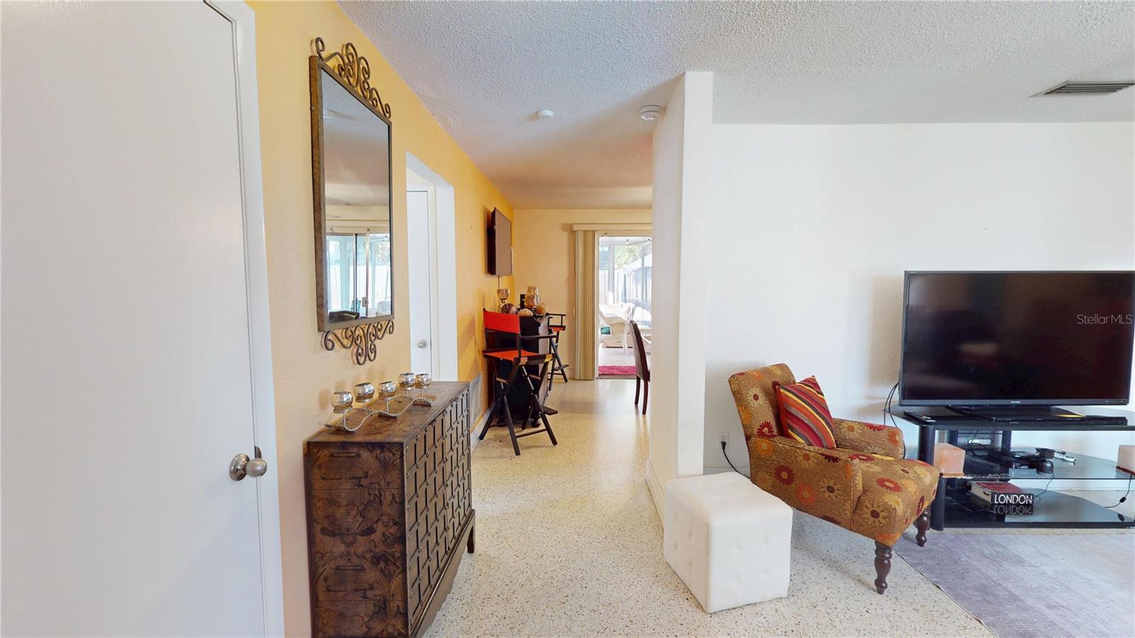 Image 4 of 35 For 3011 Oleander Avenue