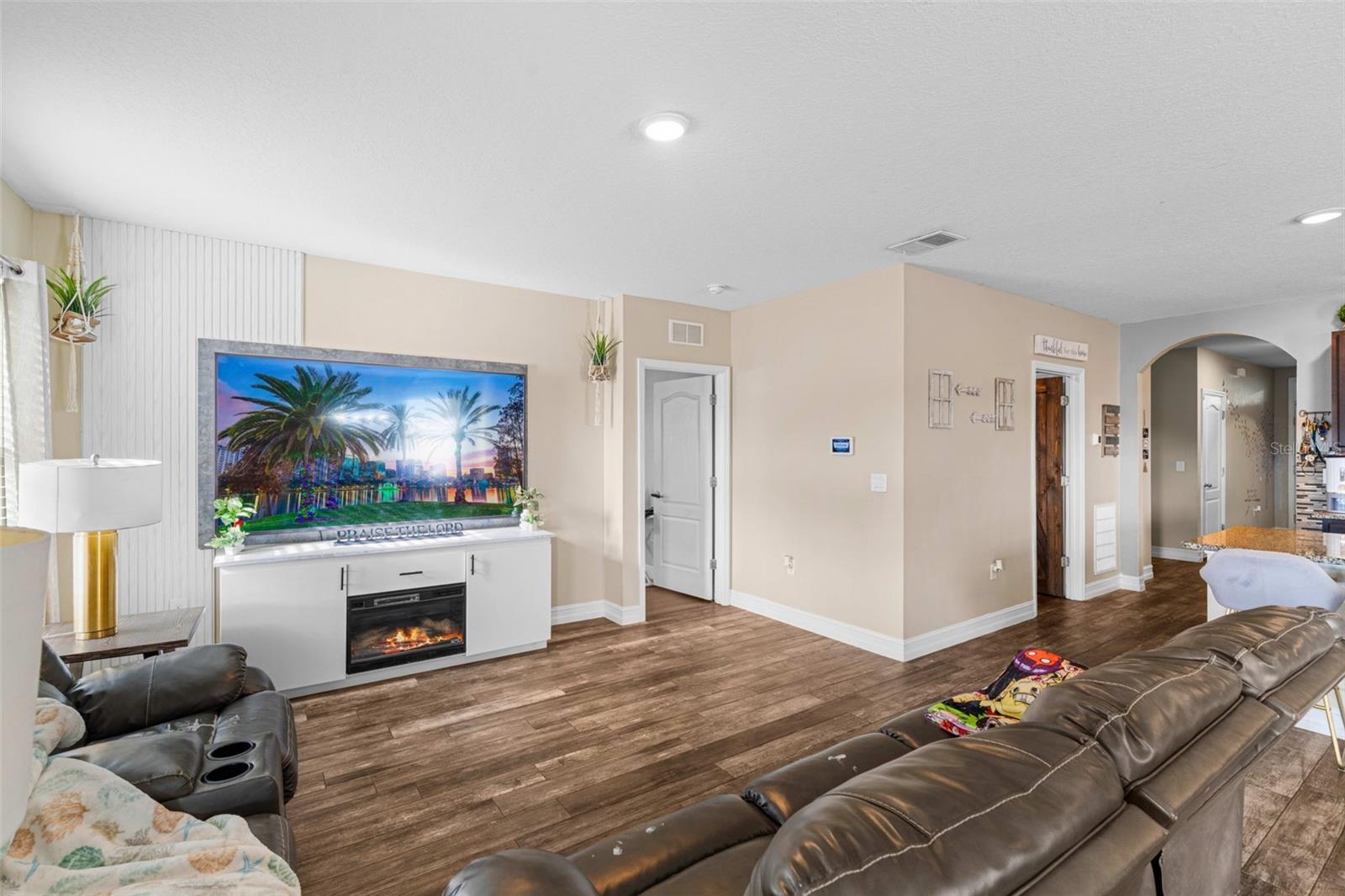 Image 12 of 31 For 619 Astor Drive