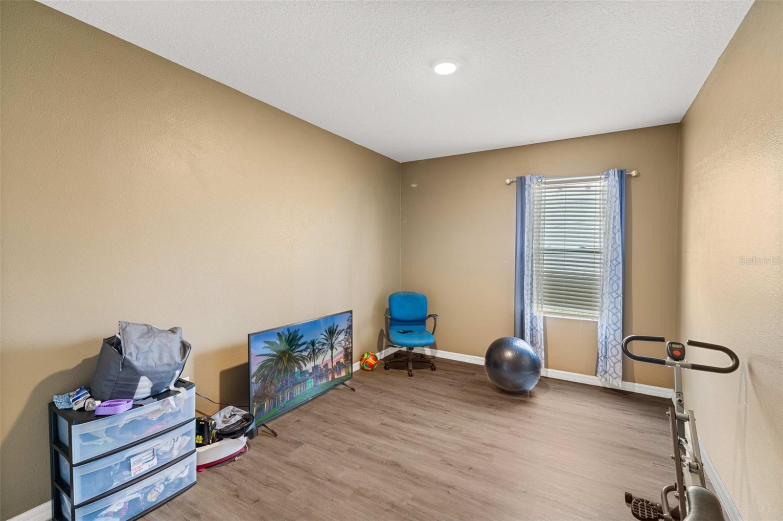 Image 20 of 31 For 619 Astor Drive