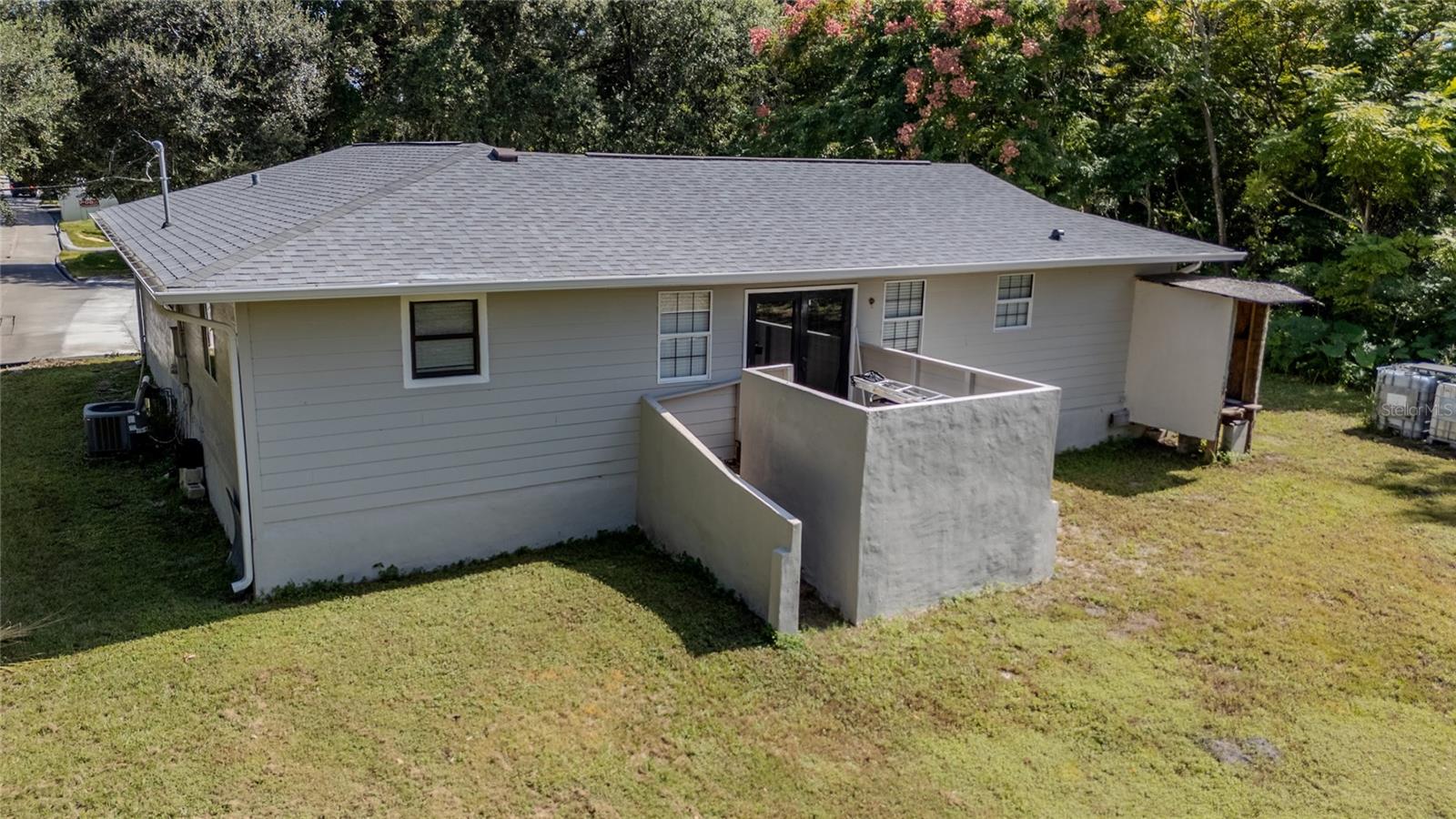 Image 18 of 51 For 5044 College Drive