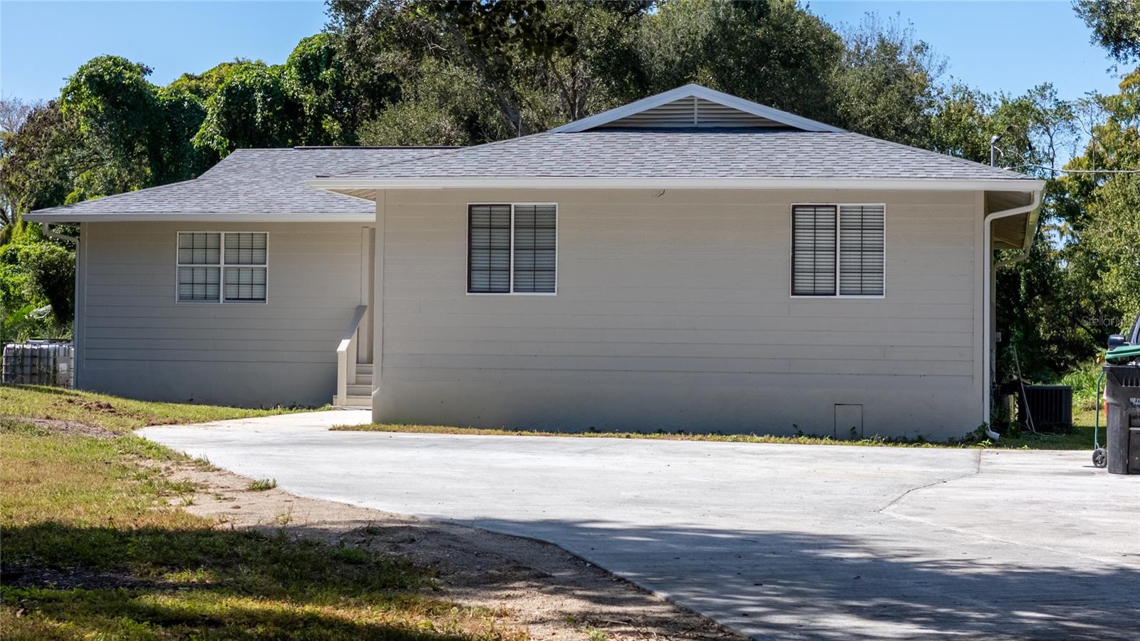 Image 5 of 51 For 5044 College Drive