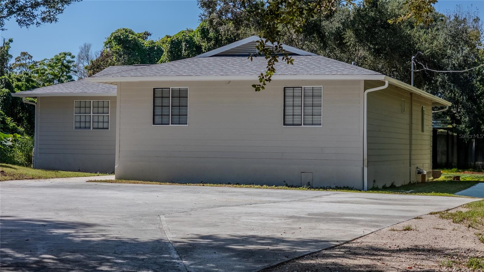 Image 6 of 51 For 5044 College Drive