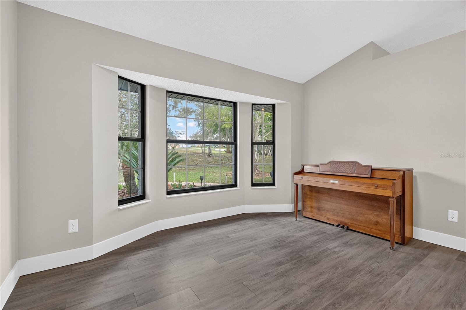 Image 11 of 72 For 513 Tradewinds Drive