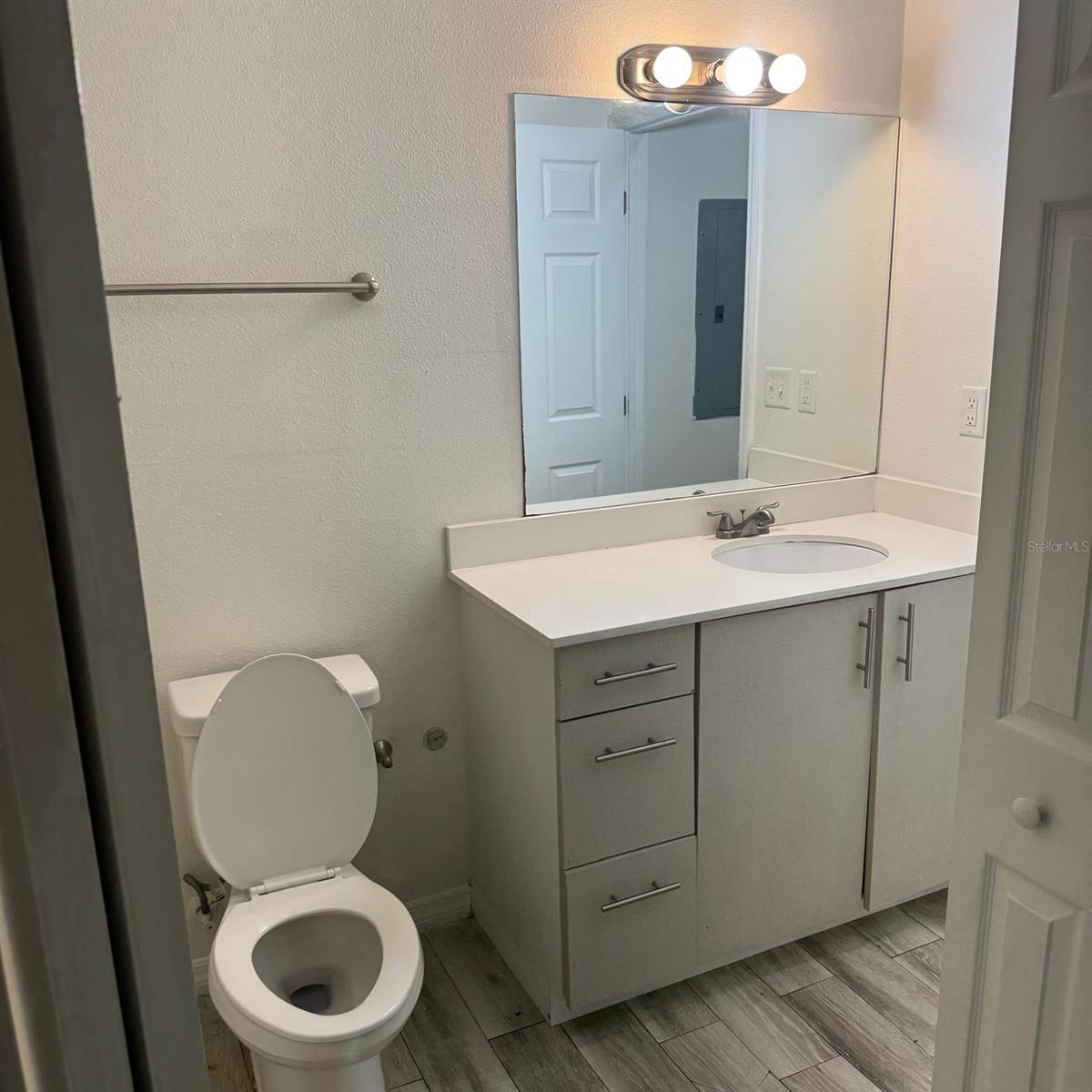 Image 8 of 14 For 2121 Mccoy Road 222