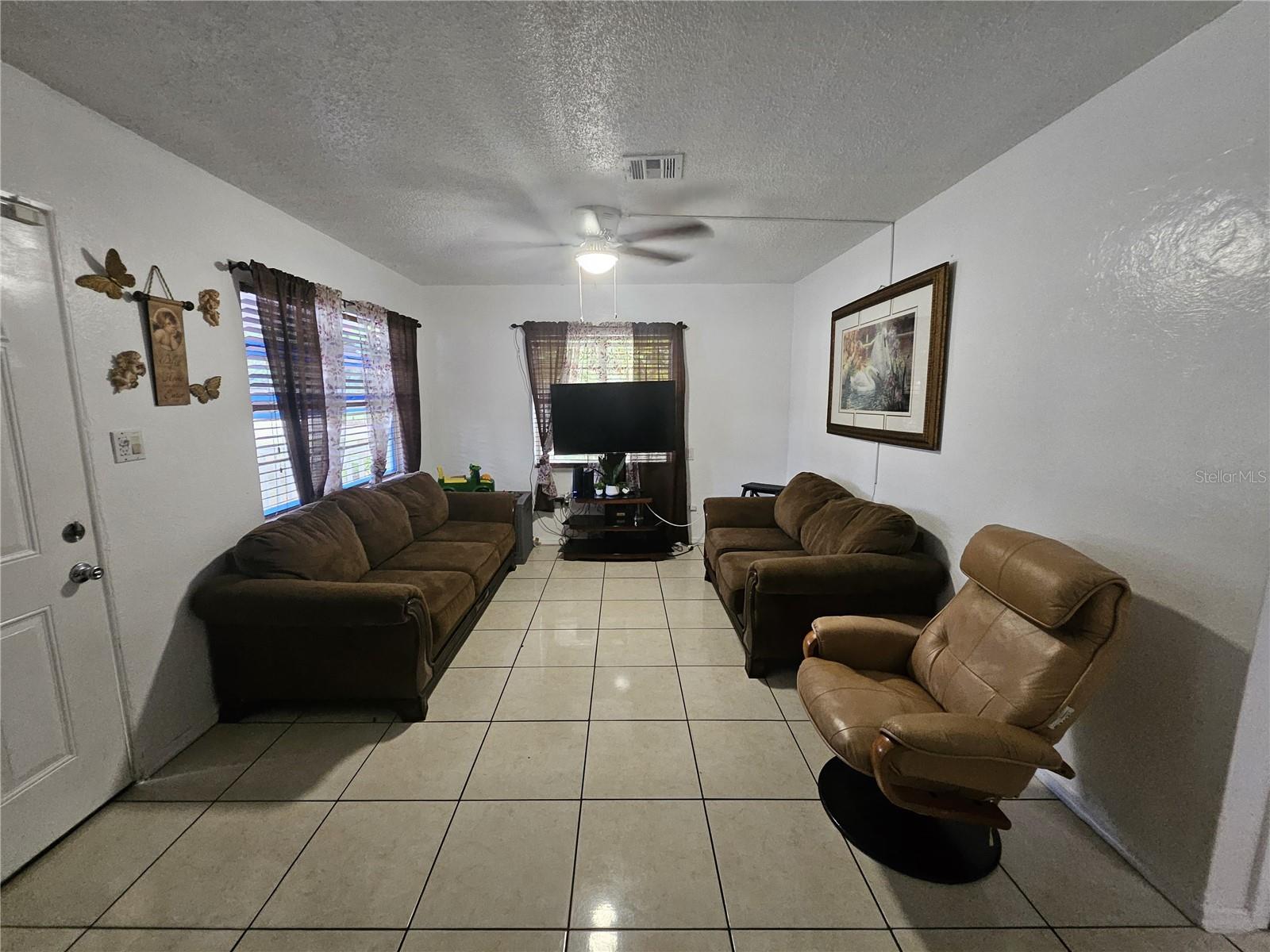 Image 4 of 11 For 3902 Castell Drive