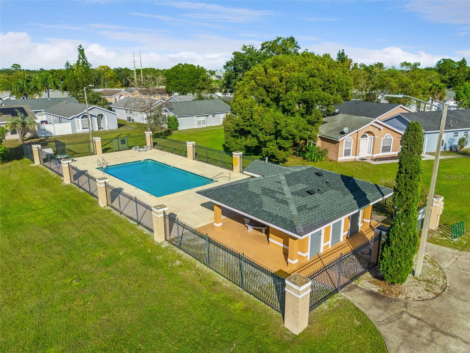 Image 10 of 30 For 418 San Gabriel Street 418