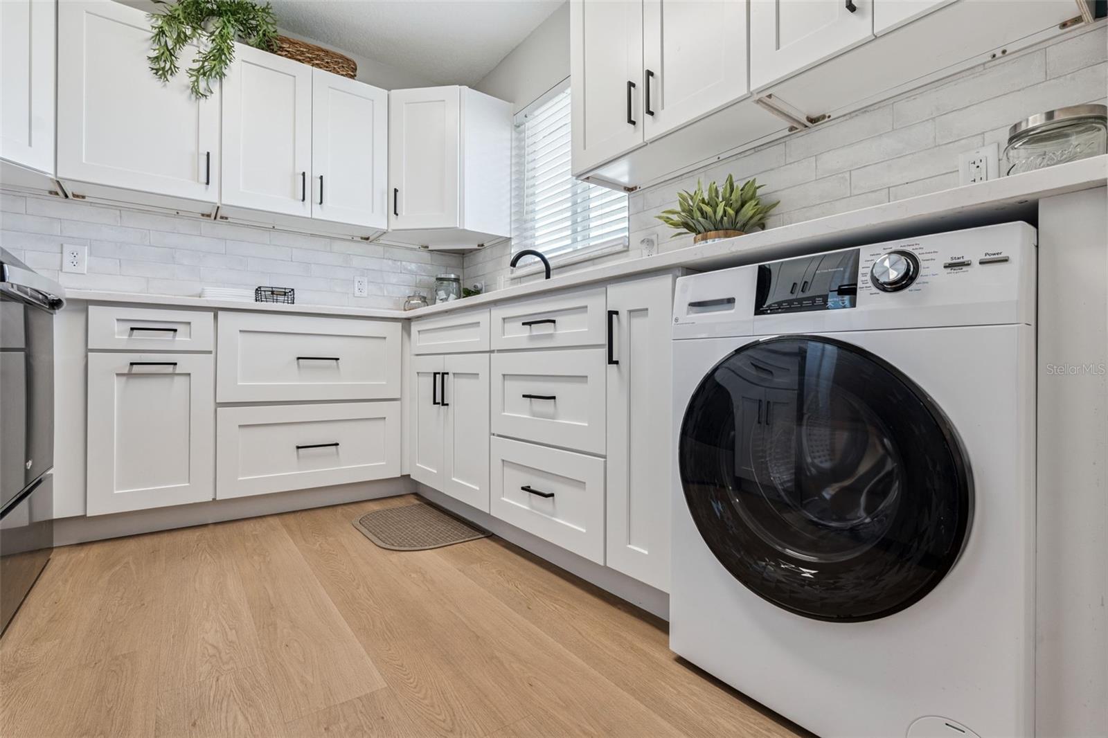 Image 14 of 30 For 418 San Gabriel Street 418