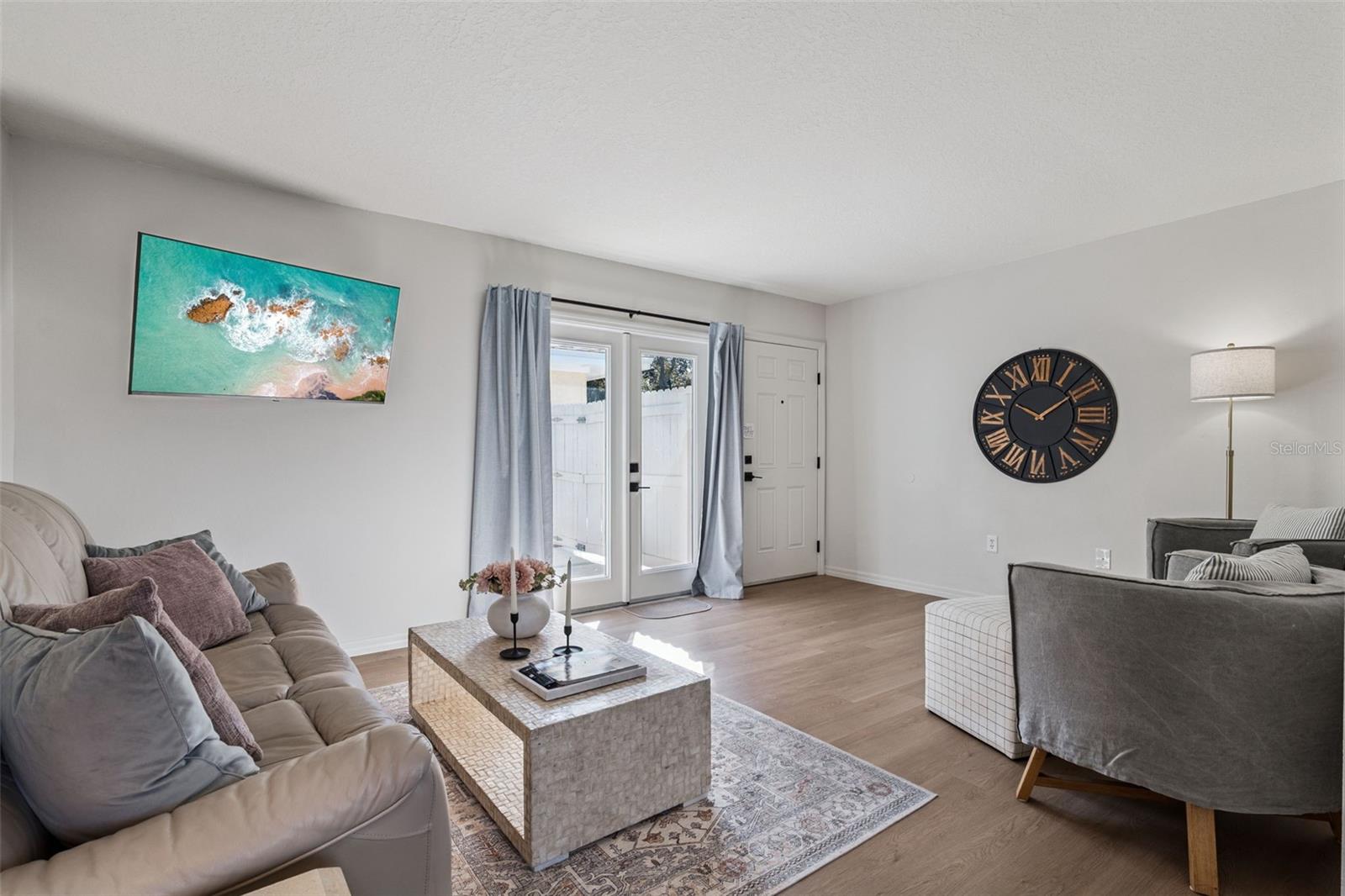 Image 17 of 30 For 418 San Gabriel Street 418