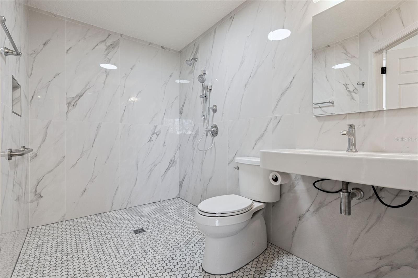 Image 27 of 30 For 418 San Gabriel Street 418