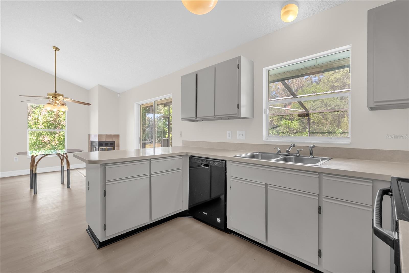 Image 14 of 27 For 5237 Macadamia Court