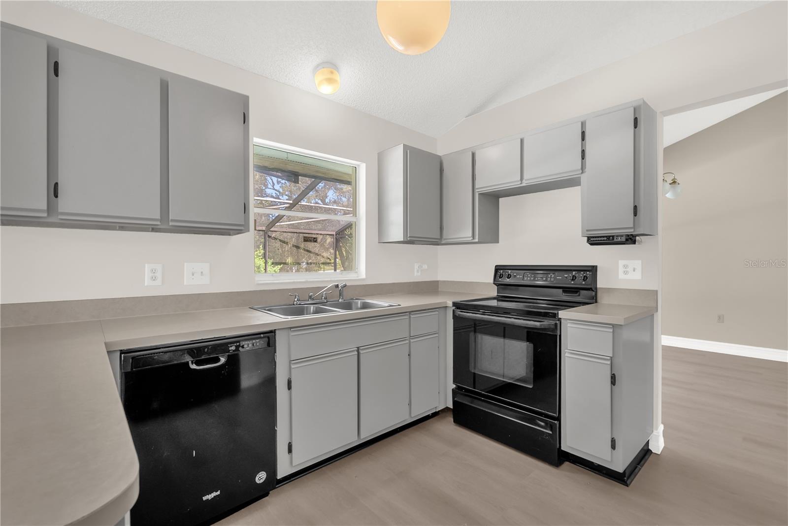 Image 15 of 27 For 5237 Macadamia Court