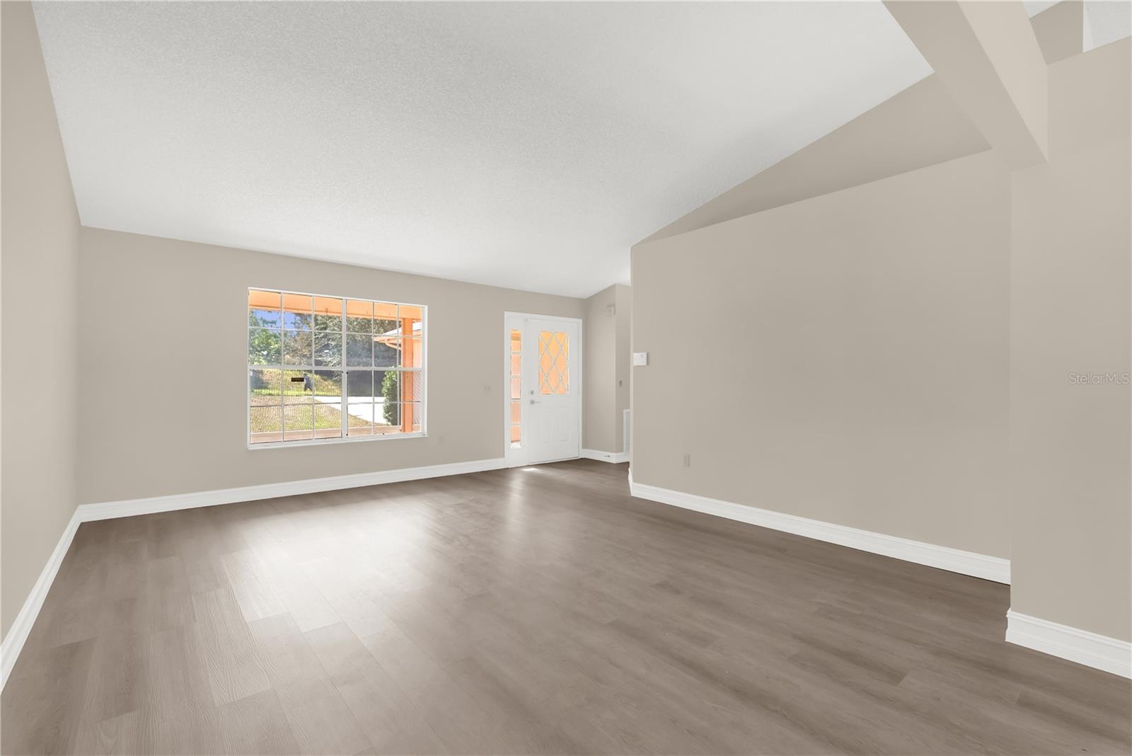 Image 4 of 27 For 5237 Macadamia Court