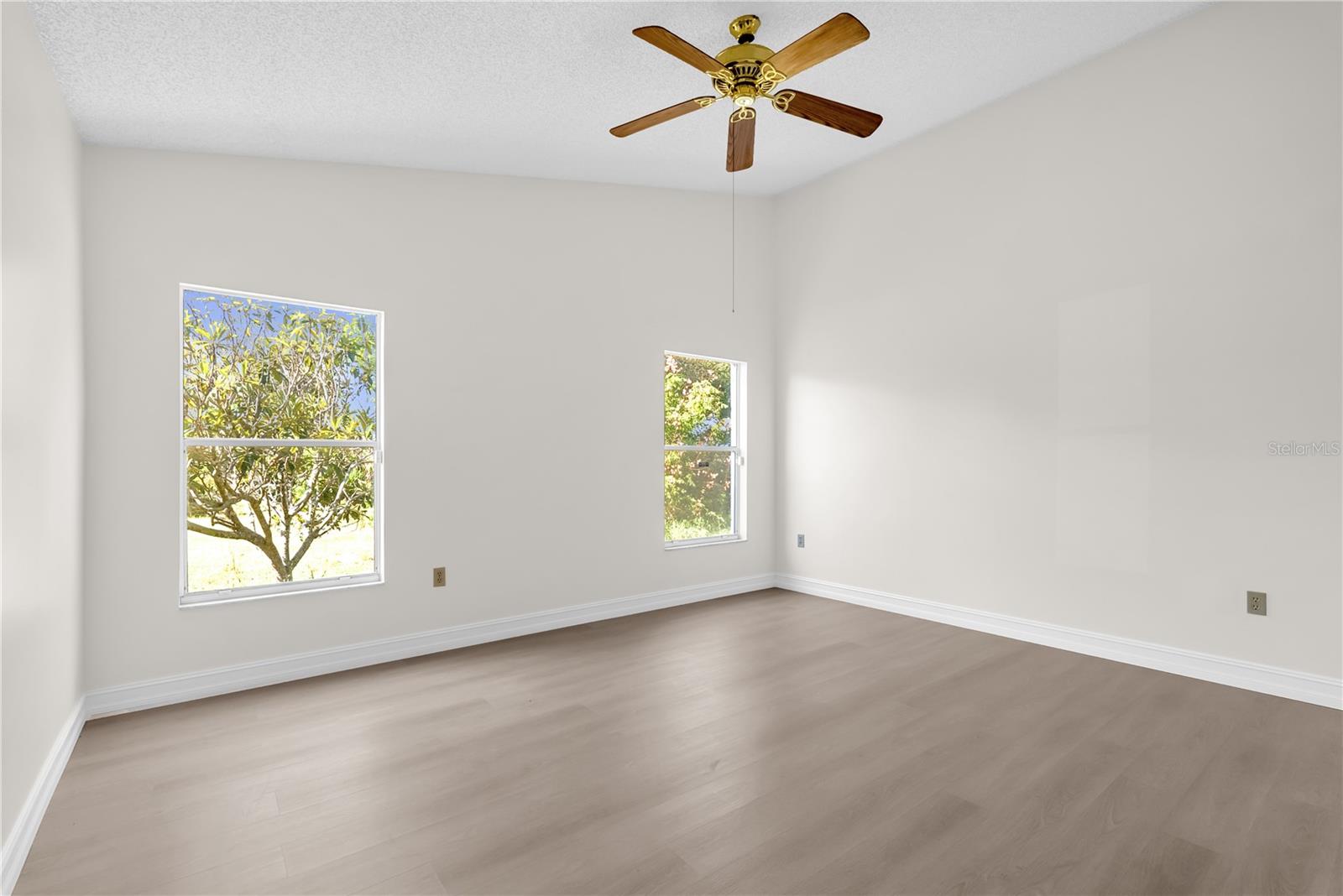 Image 6 of 27 For 5237 Macadamia Court