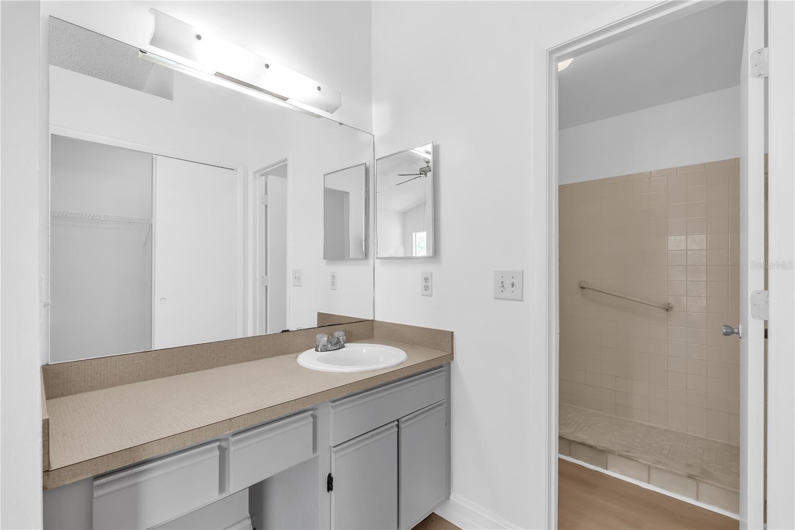 Image 8 of 27 For 5237 Macadamia Court