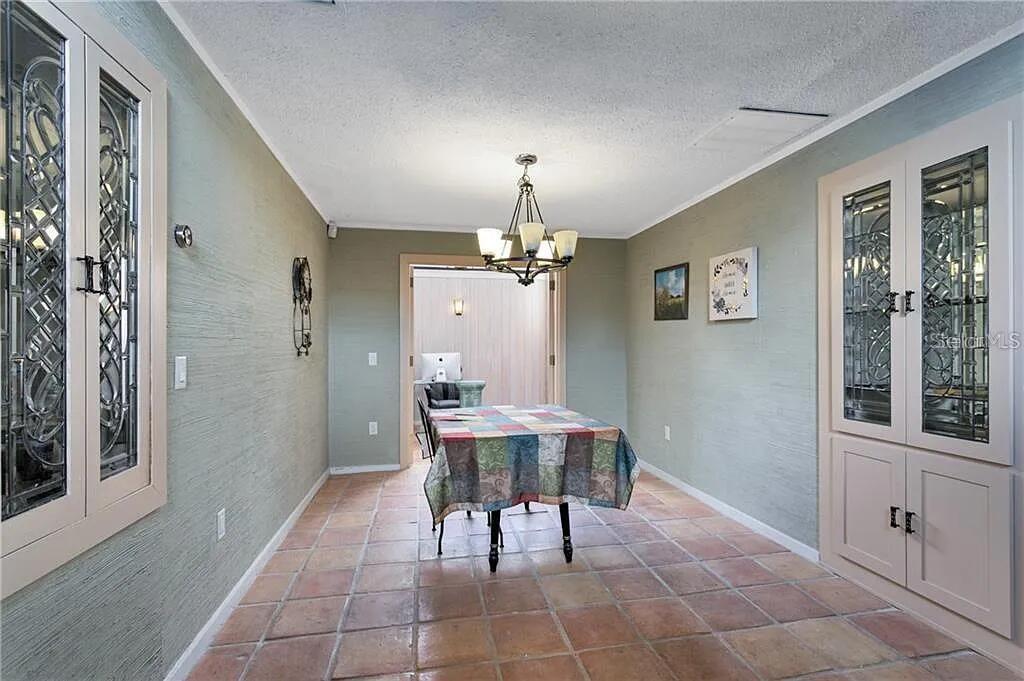 Image 10 of 20 For 4046 Golfside Drive S