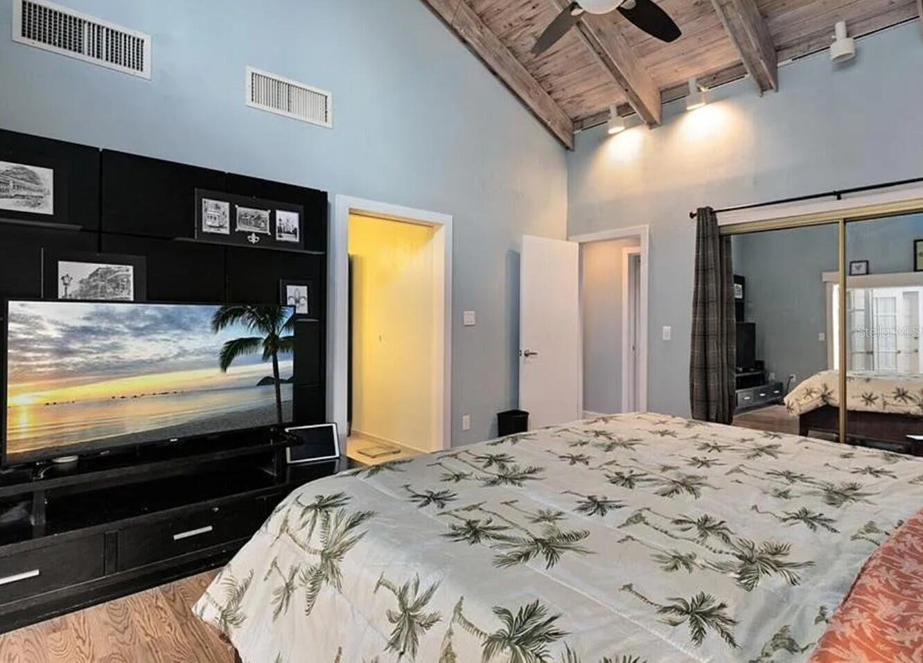 Image 12 of 20 For 4046 Golfside Drive S