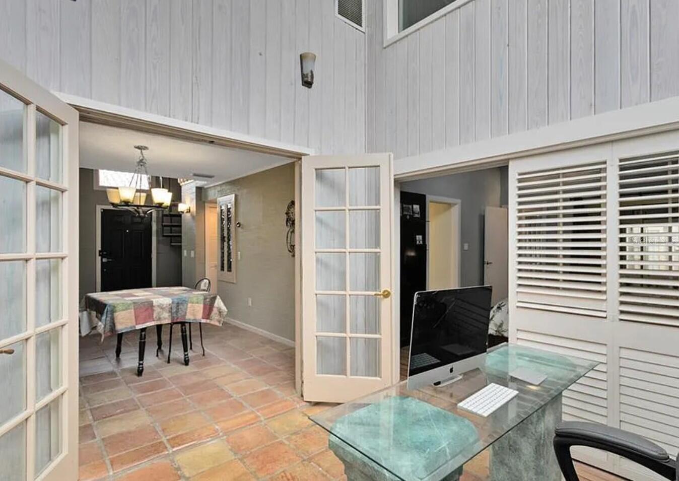 Image 14 of 20 For 4046 Golfside Drive S