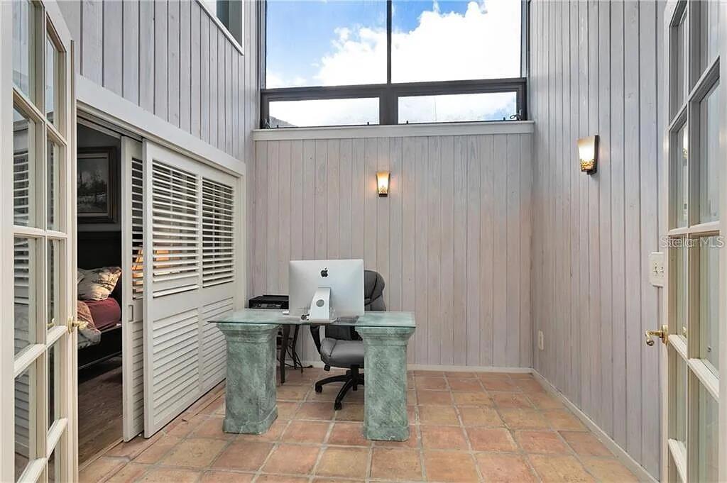 Image 15 of 20 For 4046 Golfside Drive S