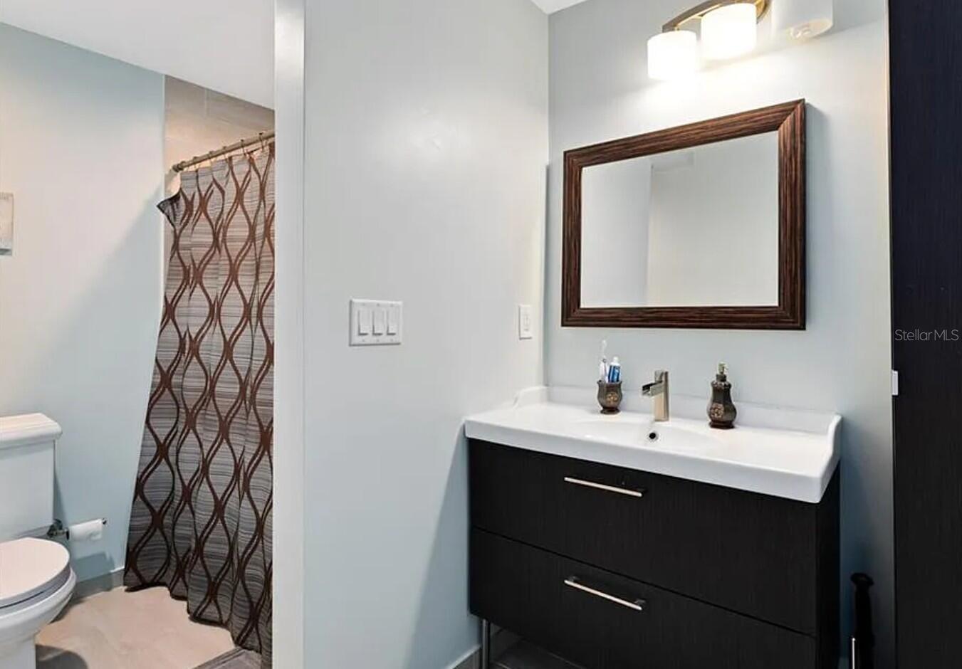 Image 17 of 20 For 4046 Golfside Drive S