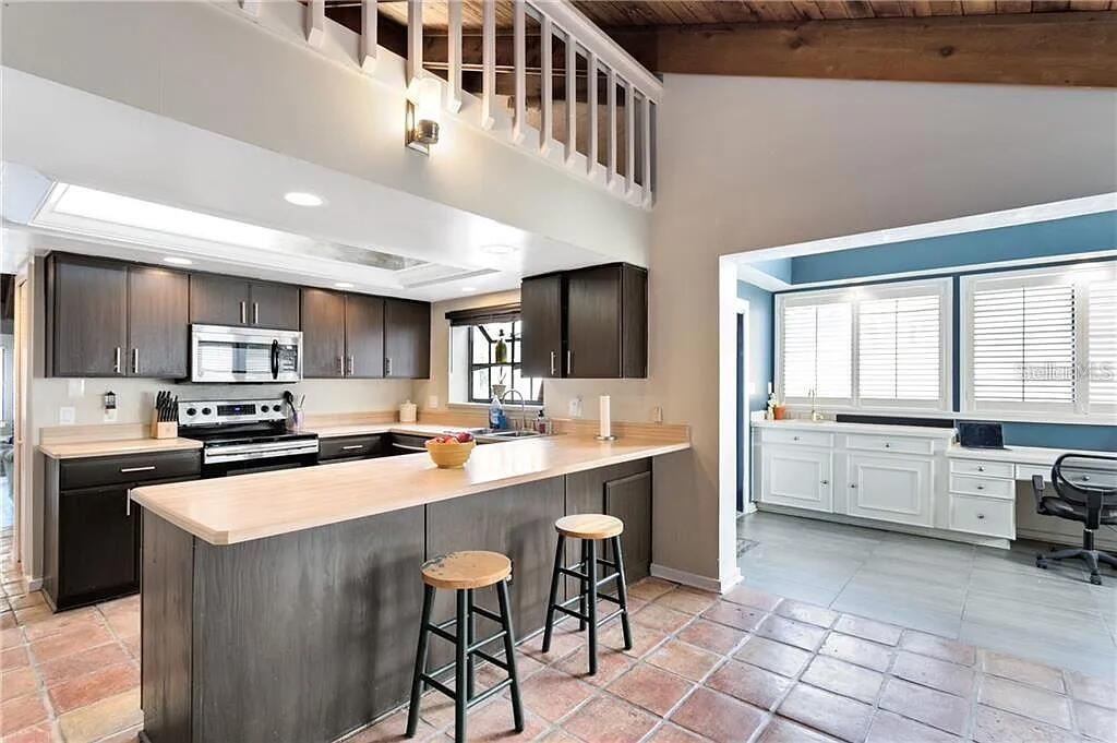 Image 4 of 20 For 4046 Golfside Drive S