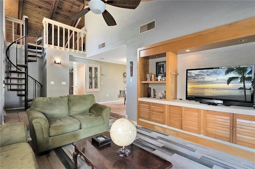 Image 8 of 20 For 4046 Golfside Drive S