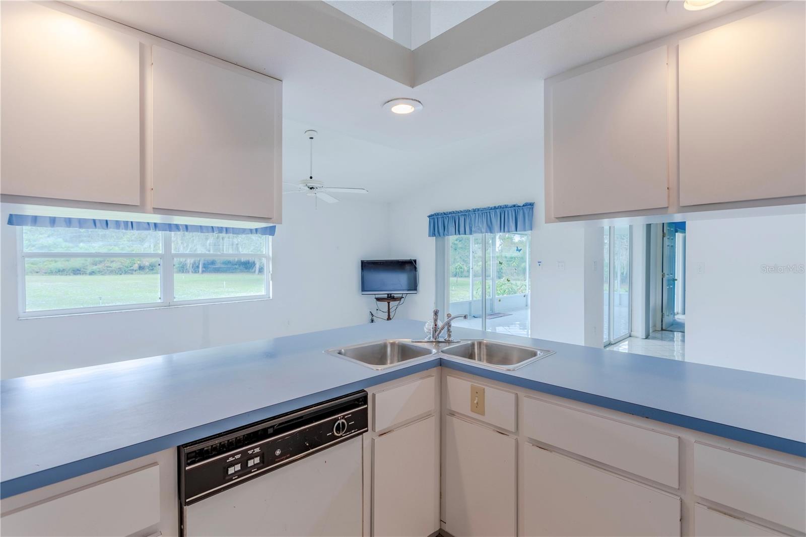 Image 14 of 45 For 306 Waterway Avenue Nw