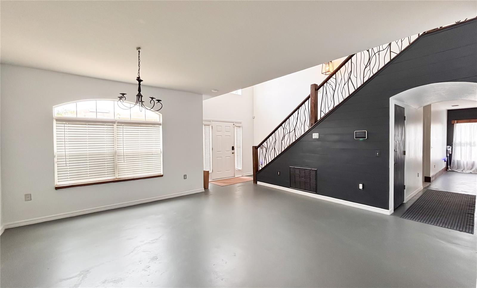 Image 4 of 26 For 548 Big Sioux Court