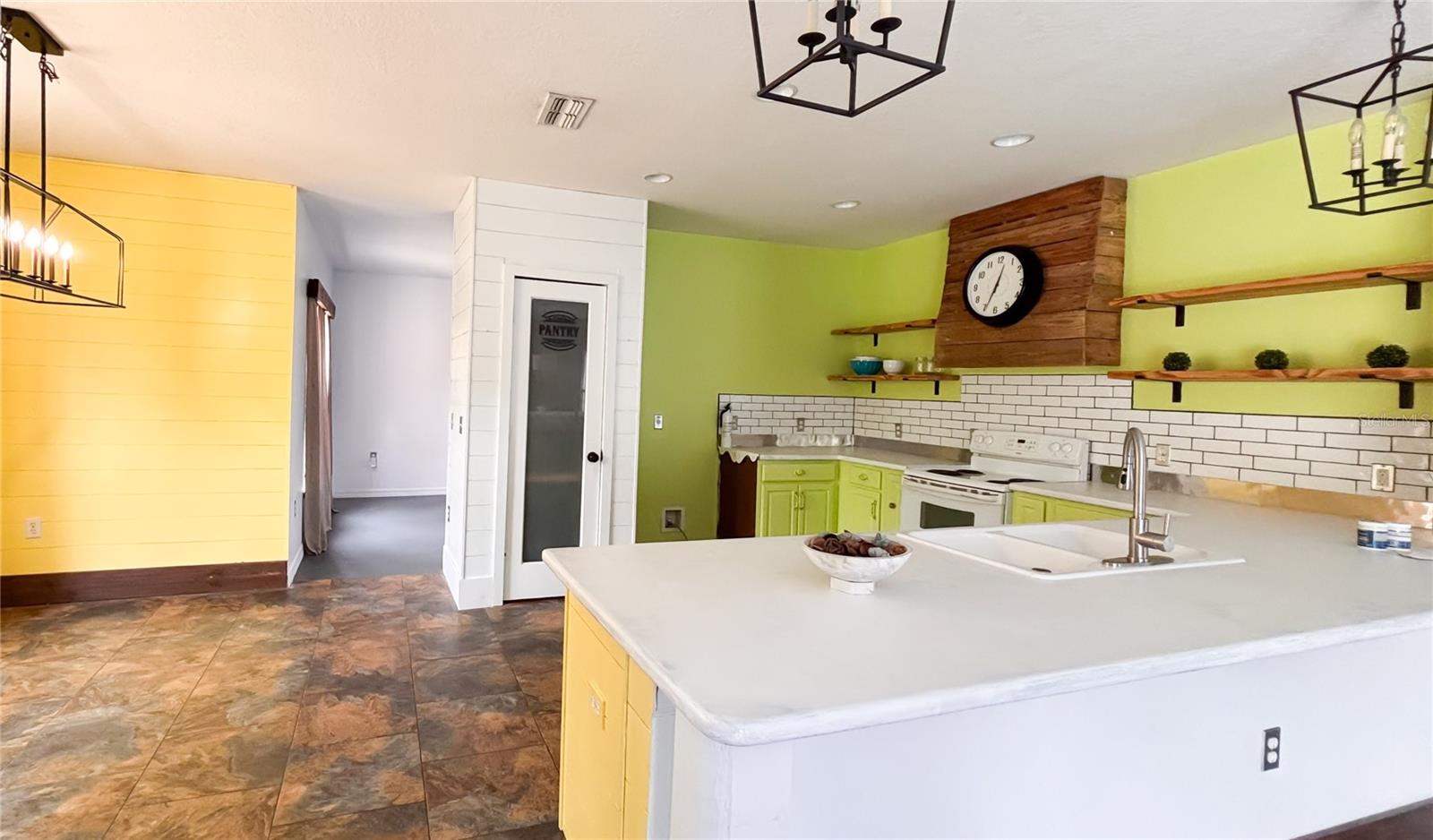 Image 8 of 26 For 548 Big Sioux Court