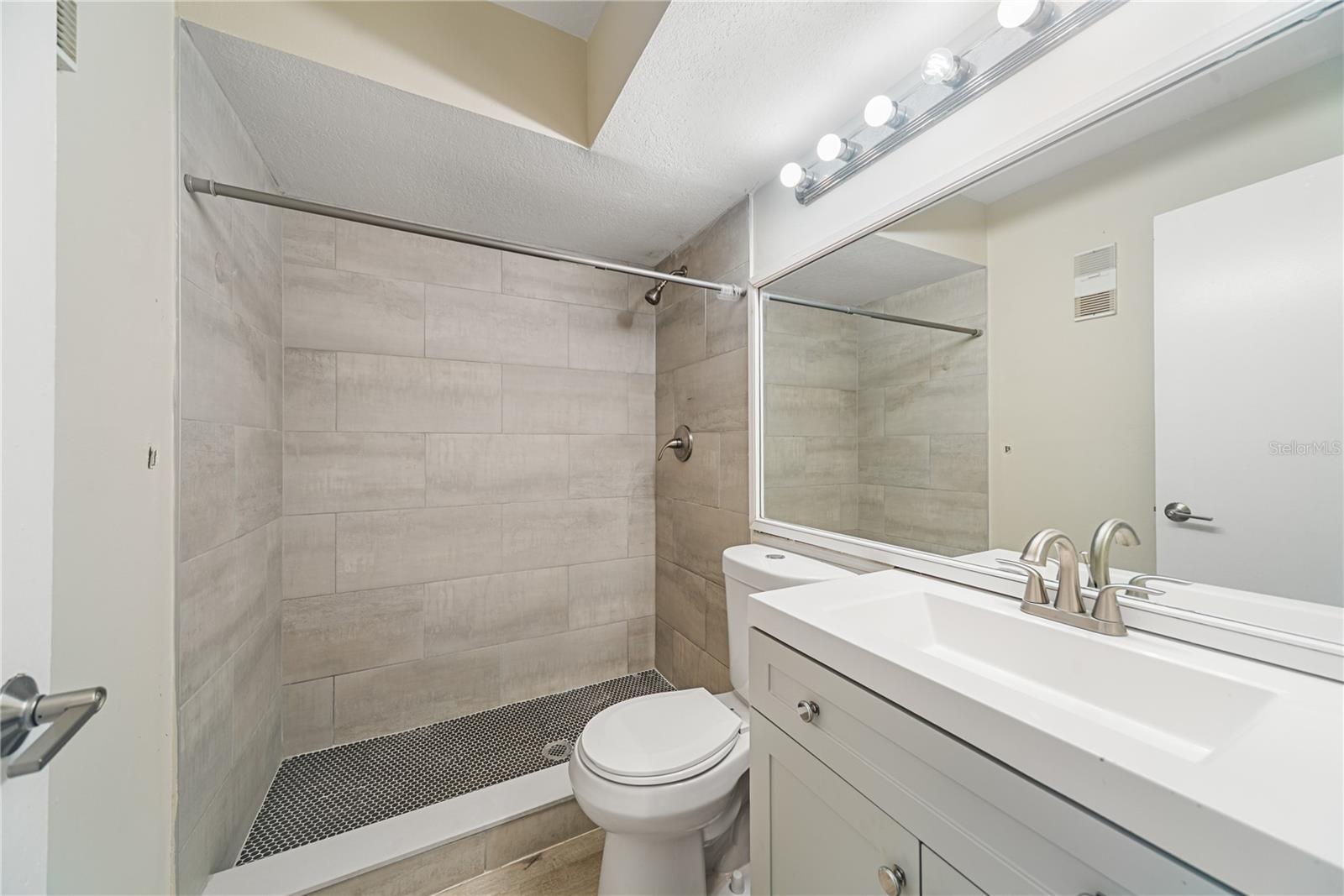 Image 16 of 38 For 4814 Marks Terrace 383b2l