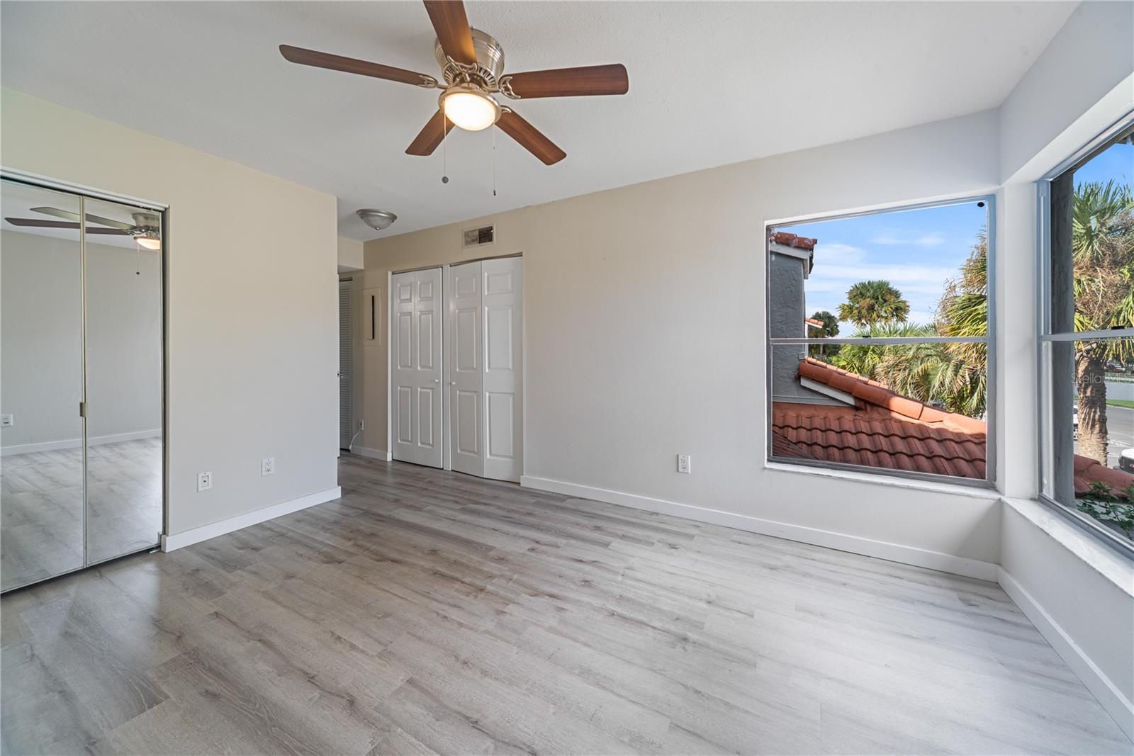 Image 18 of 38 For 4814 Marks Terrace 383b2l