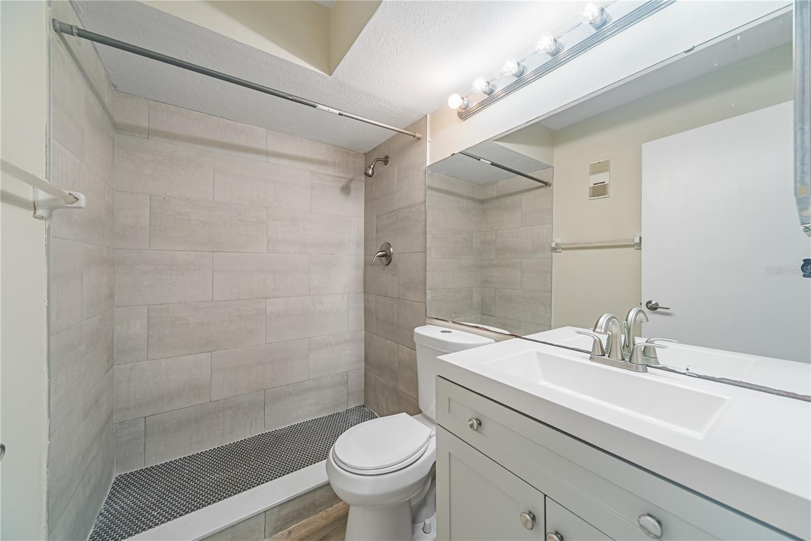 Image 15 of 38 For 4814 Marks Terrace 383b2l