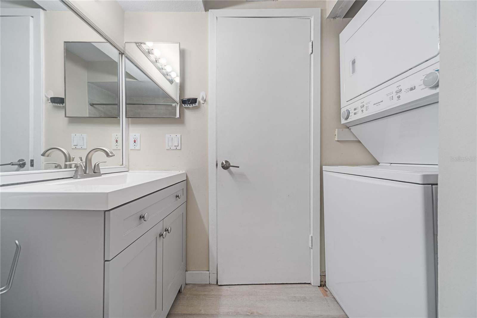 Image 24 of 38 For 4814 Marks Terrace 383b2l
