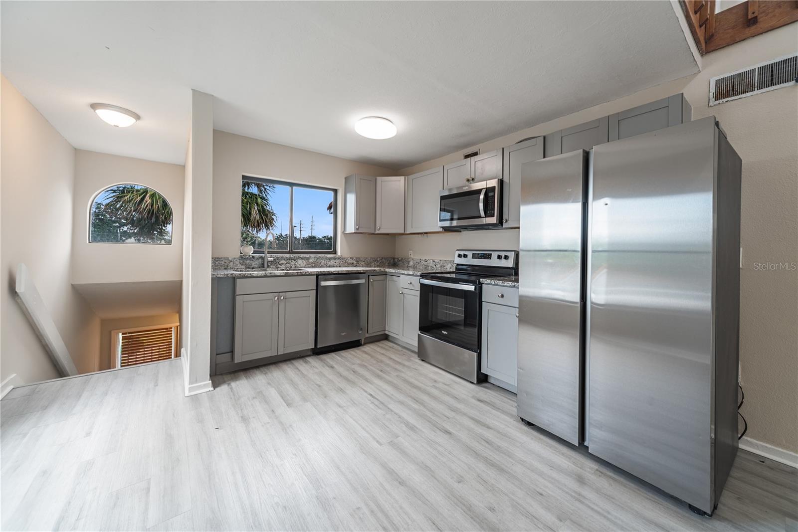 Image 7 of 38 For 4814 Marks Terrace 383b2l