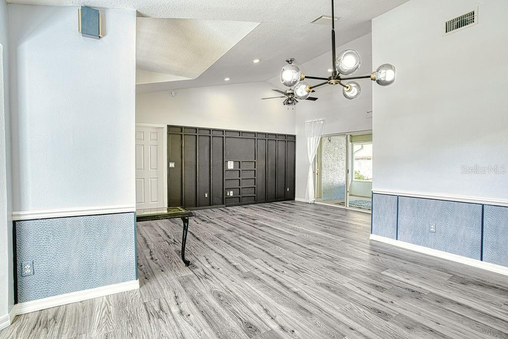 Image 7 of 49 For 1534 Spring Ridge Circle