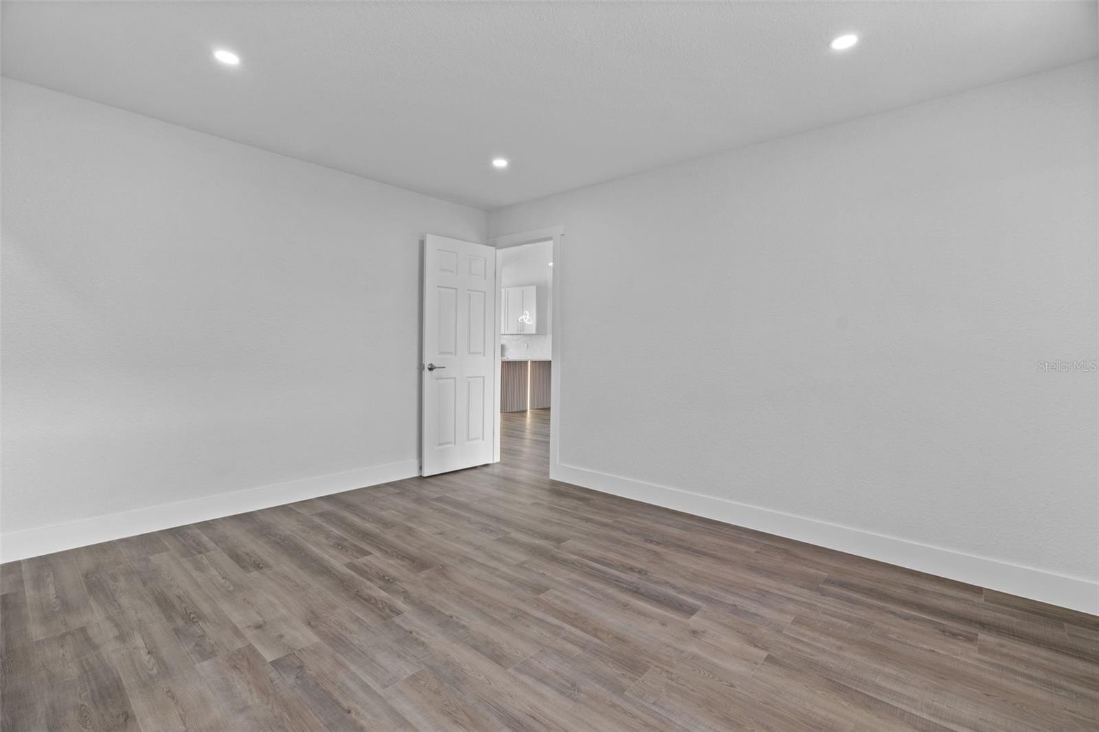 Image 11 of 27 For 46 Silver Park Circle