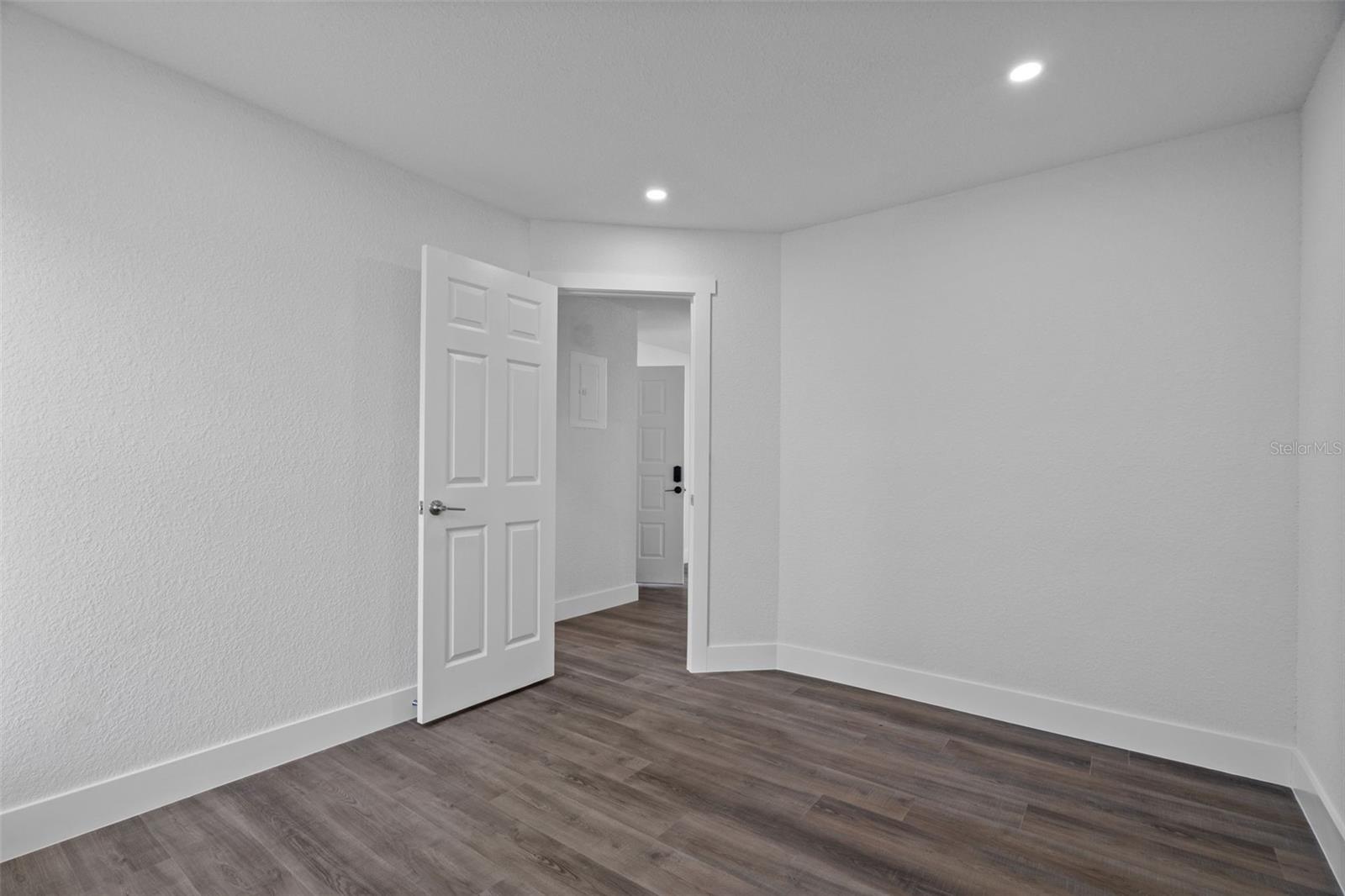 Image 16 of 27 For 46 Silver Park Circle