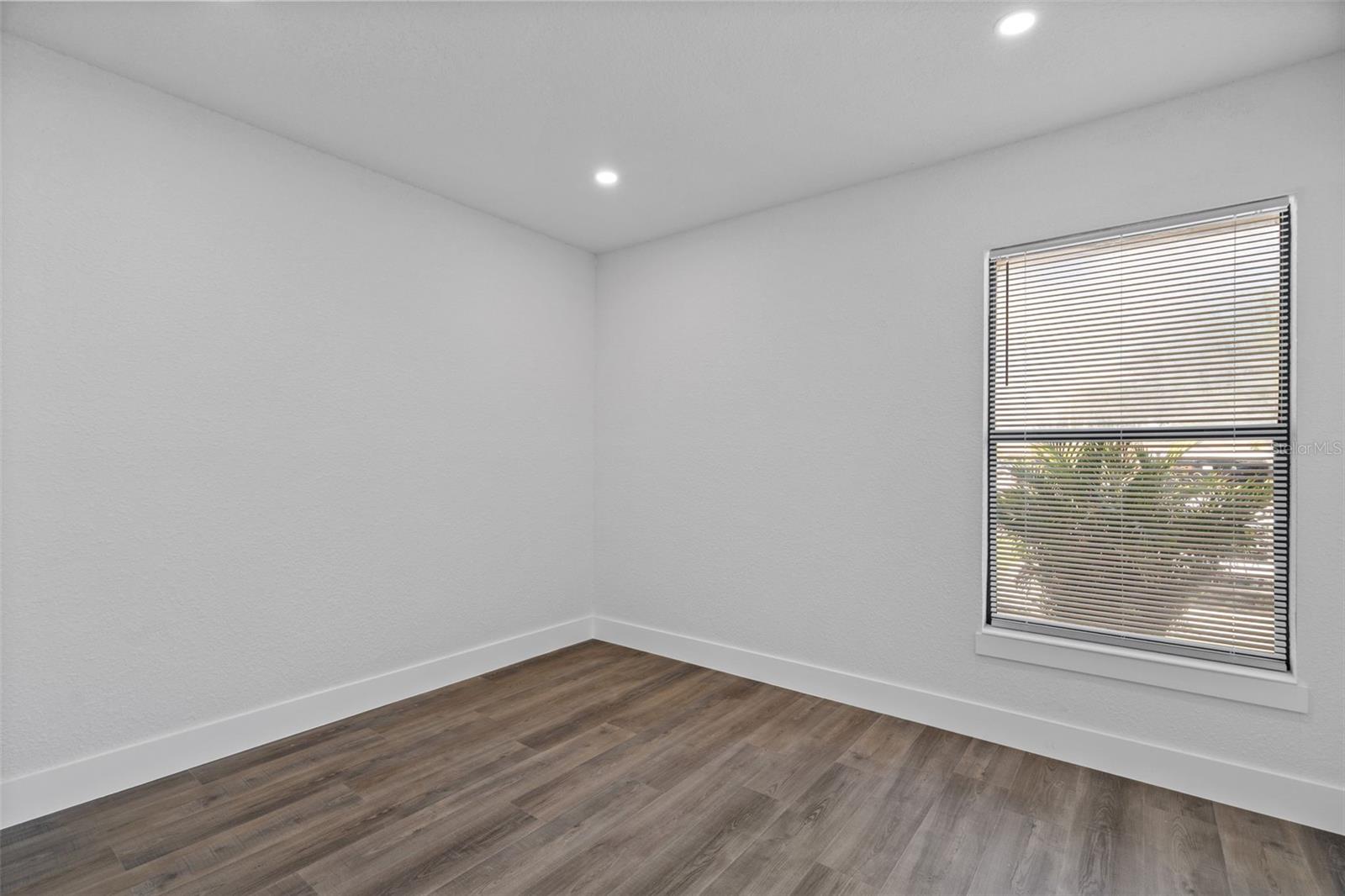 Image 17 of 27 For 46 Silver Park Circle