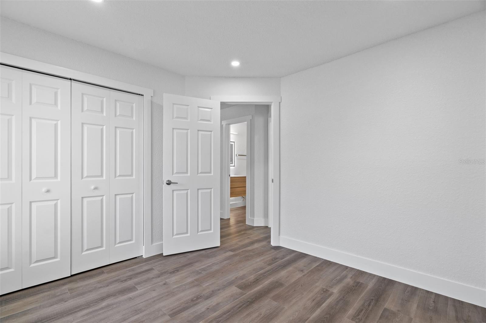 Image 18 of 27 For 46 Silver Park Circle