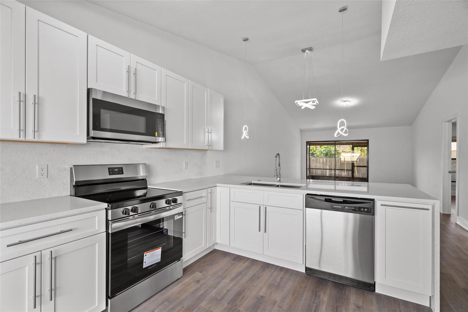 Image 21 of 27 For 46 Silver Park Circle